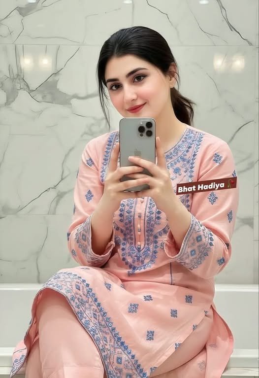 Multan Cantt Ki Hoorain, Naukri-pesha Larki Ky Liye Ek Ache Rishtay Ki Talaash